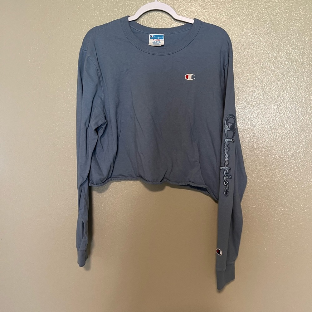Cropped champion long sleeve with embroidery detail, size XL but fits many sizes